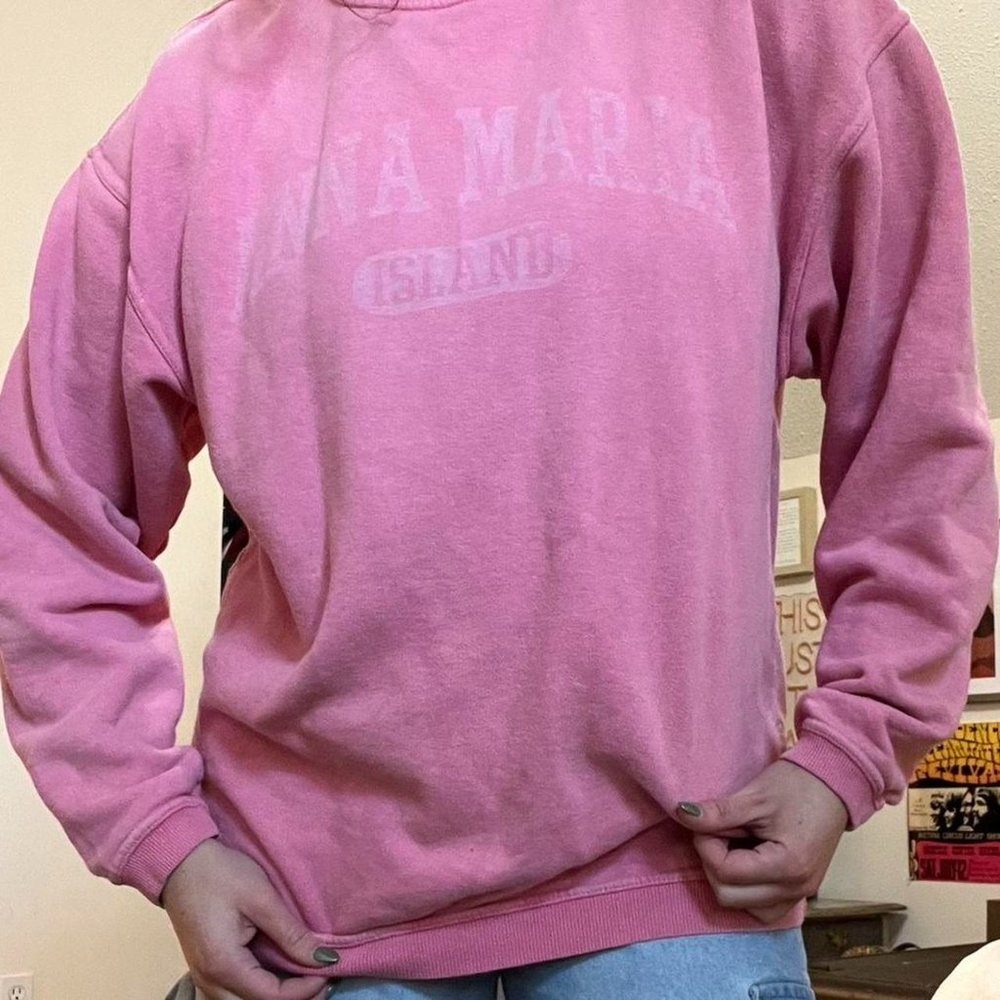 pink sweatshirt